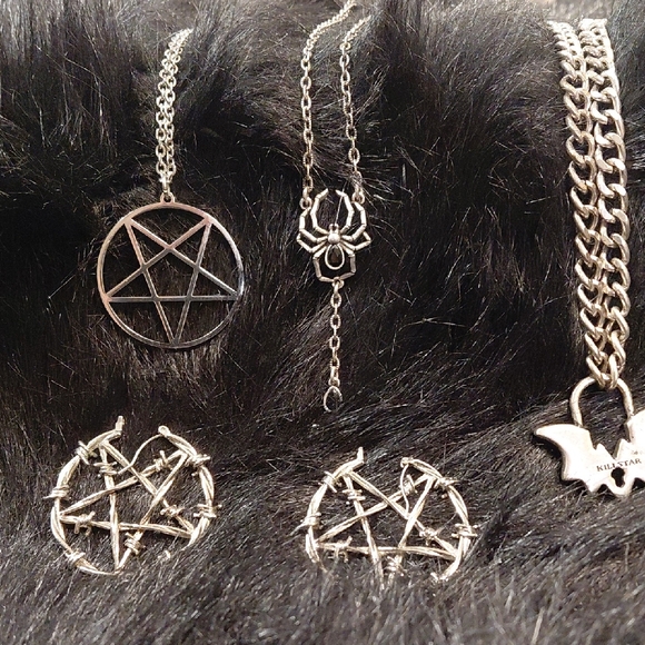 KILLSTAR JEWELERY LOT 3 NECKLACES,1 PAIR EARRINGS 3 RINGS ALL GENTLY WORN - Picture 1 of 13